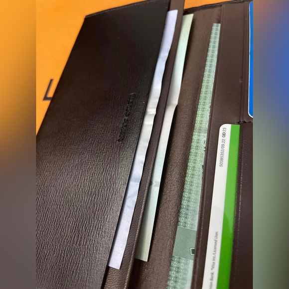 Sold❌Authentic Valentino Garavani Long Leather Wallet🖤UNISEX - Picture 15 of 17